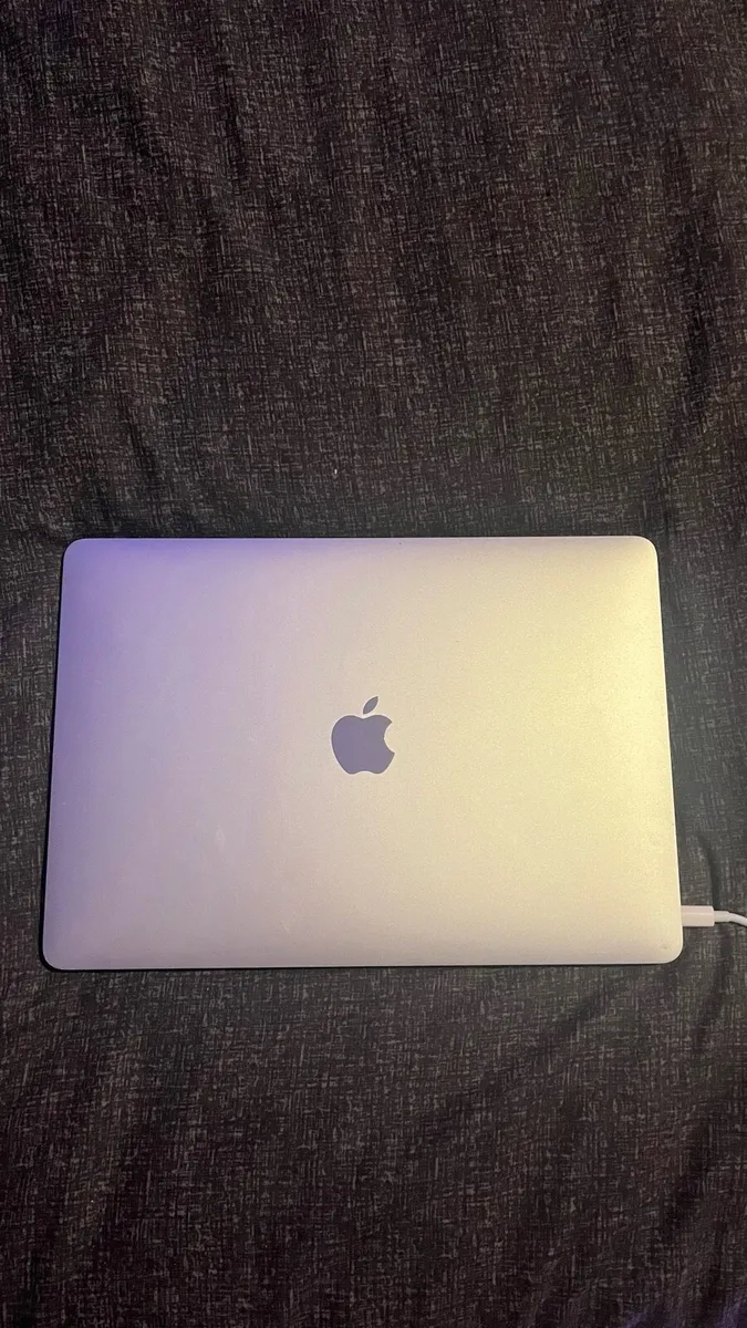 Macbook Air - Image 1