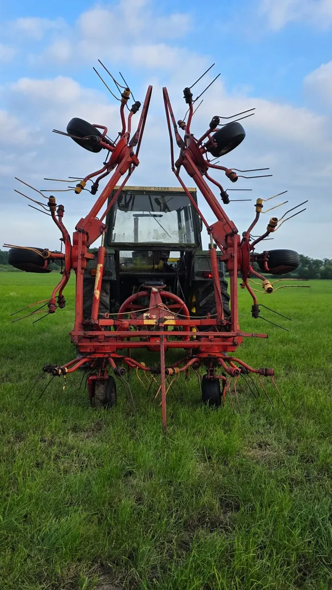 Niemeyer tedder Hr671 six rotor - Image 2