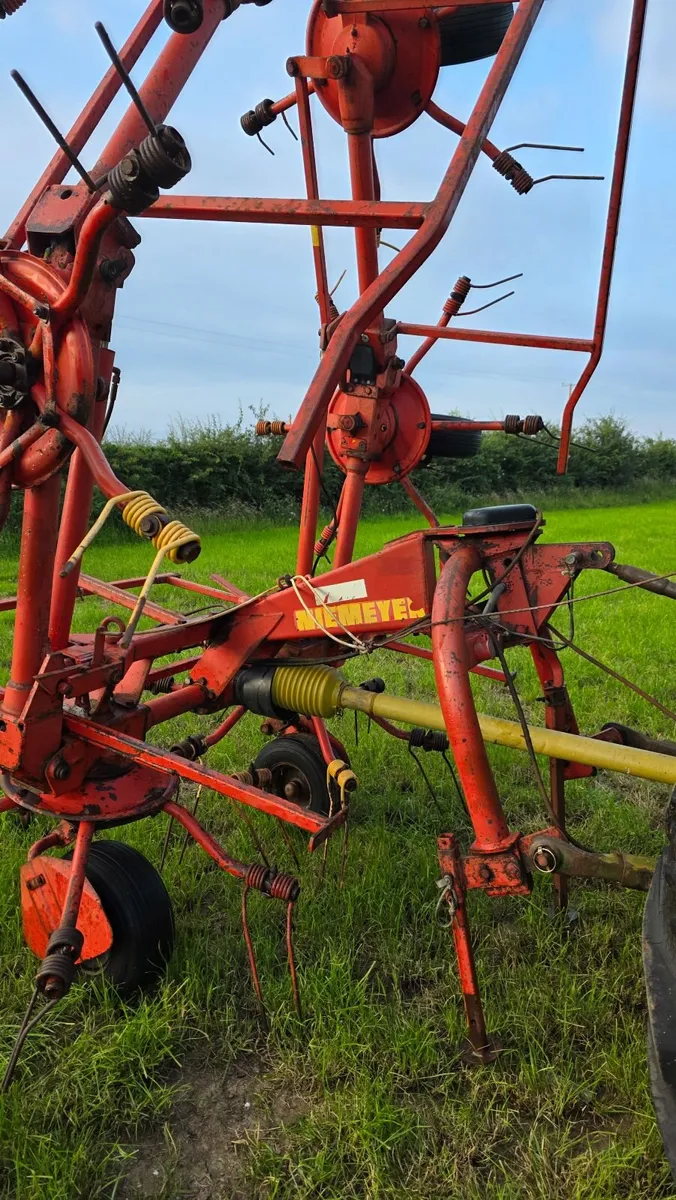 Niemeyer tedder Hr671 six rotor - Image 3