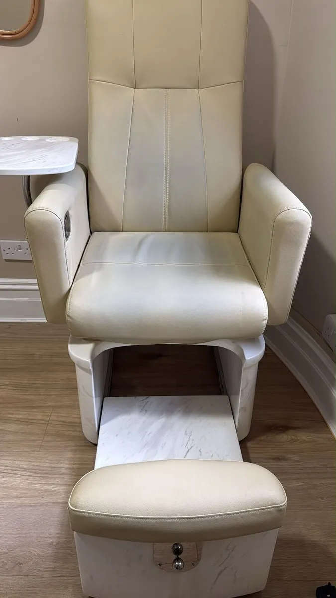 Pedicure chair - Image 1