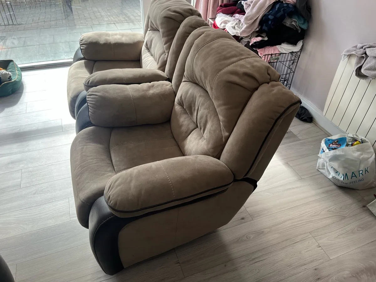 2 Single seater couch’s - Image 1