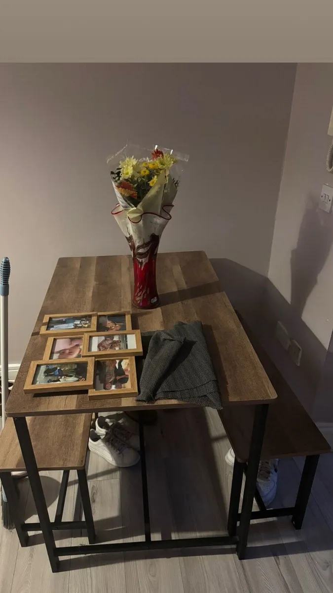 Table an benches