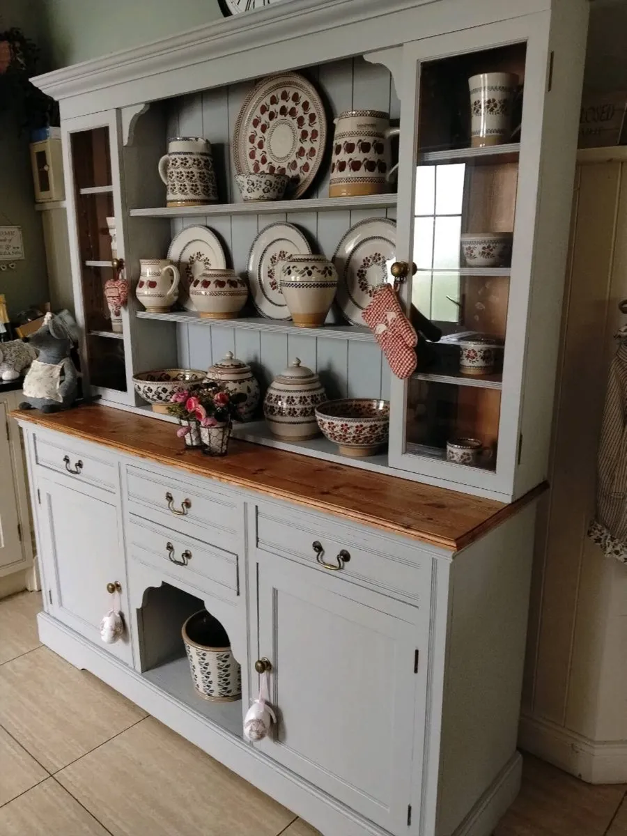 Solus kitchen dresser delivery arranged - Image 3