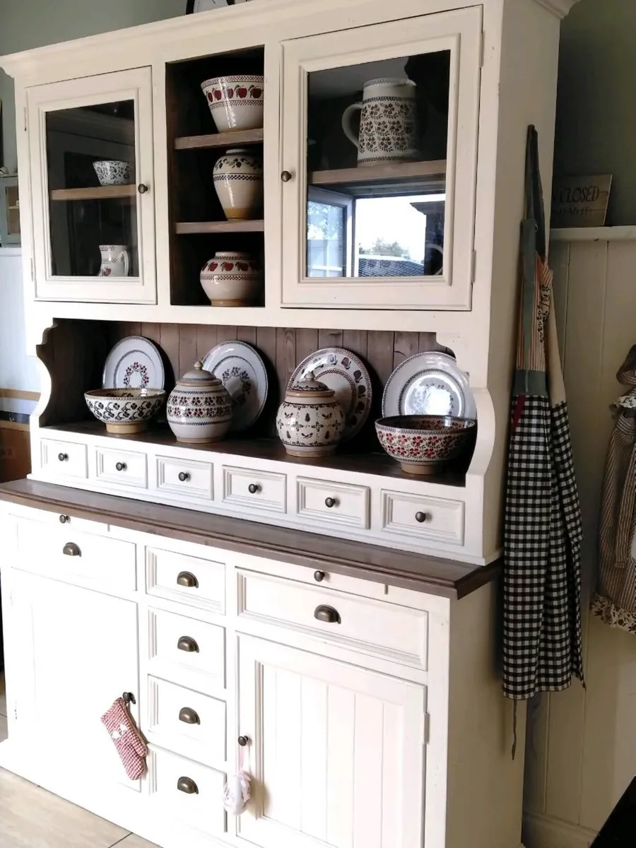 Solid kitchen dresser delivery arranged - Image 2