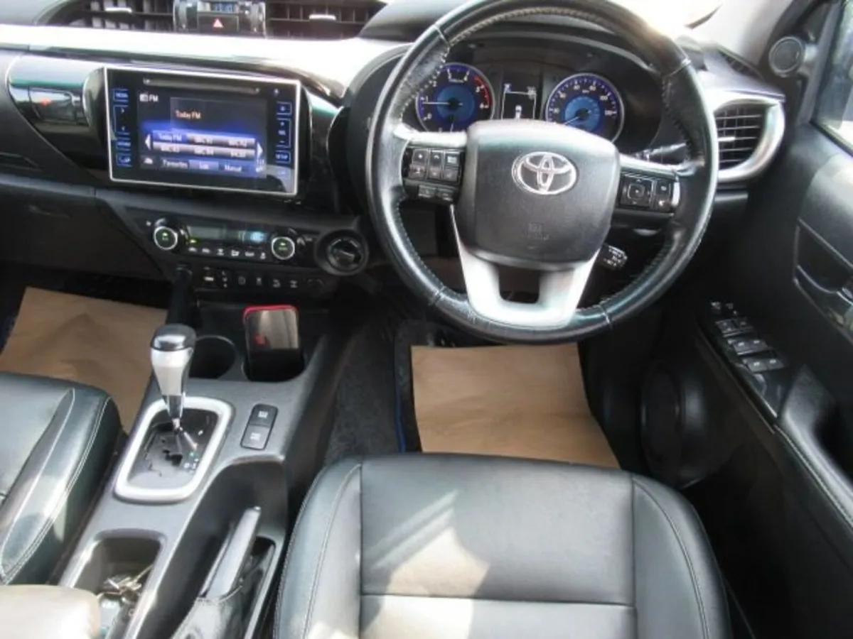2.4 D-4D Invincible X Pickup Double Cab 4dr Diesel - Image 4