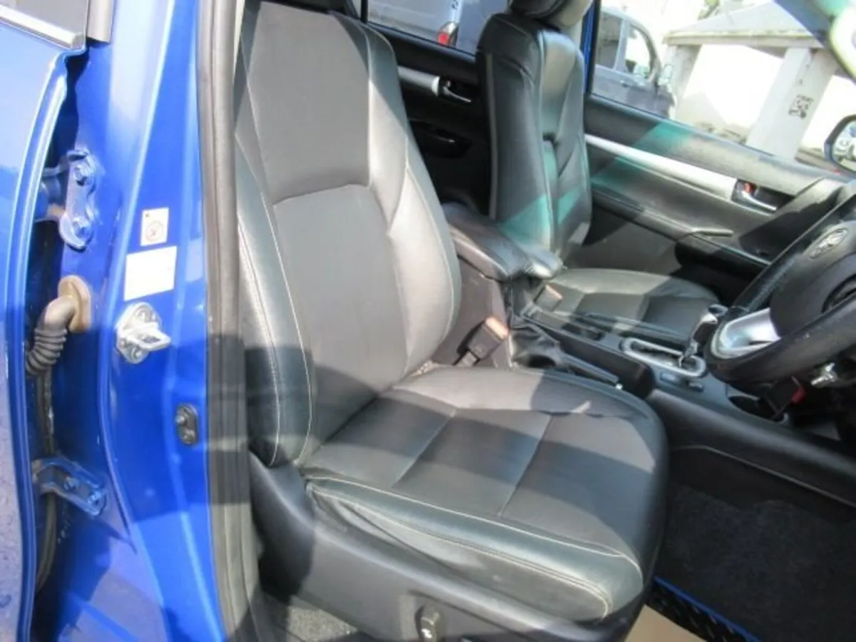 2.4 D-4D Invincible X Pickup Double Cab 4dr Diesel - Image 3