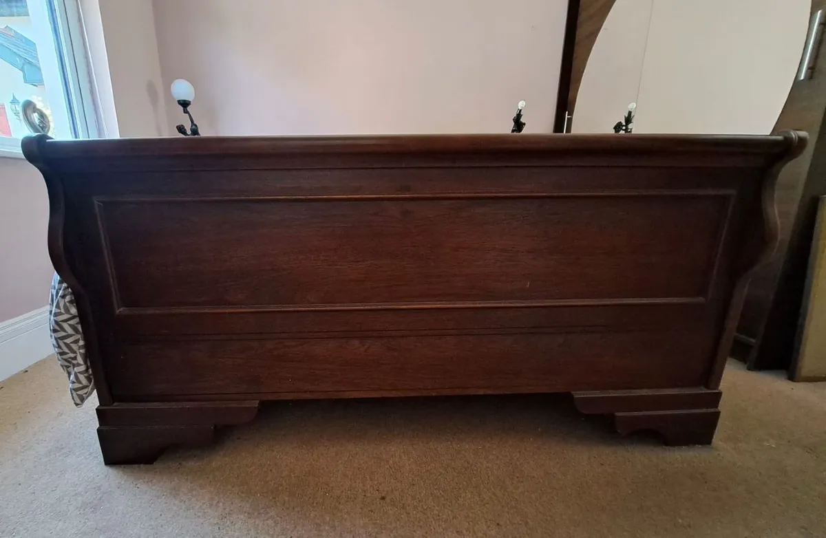 Two solid king size beds and a double wardrobe - Image 2
