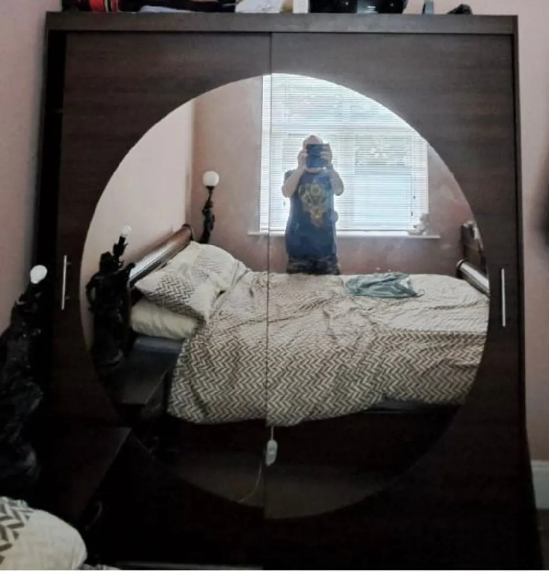 Two solid king size beds and a double wardrobe - Image 4