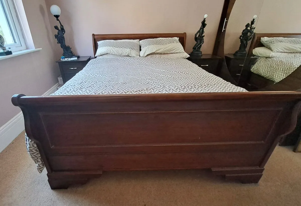 Two solid king size beds and a double wardrobe - Image 3