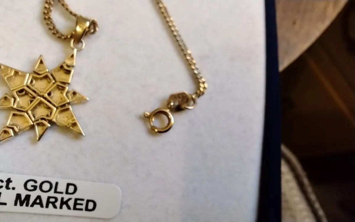 9ct yellow gold star pendant. 8.61g - Image 2