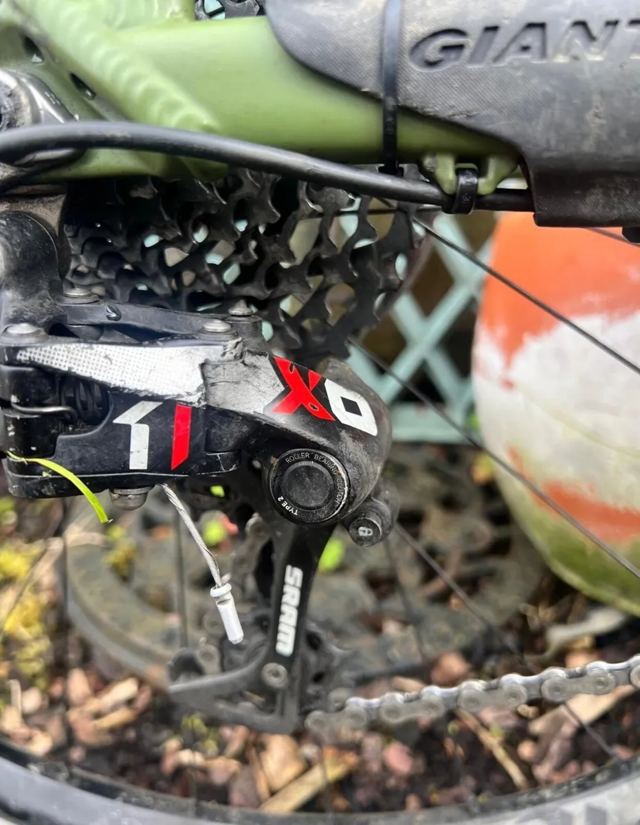 Giant Reign Advanced 1 Composite Mountain Bike - Image 3