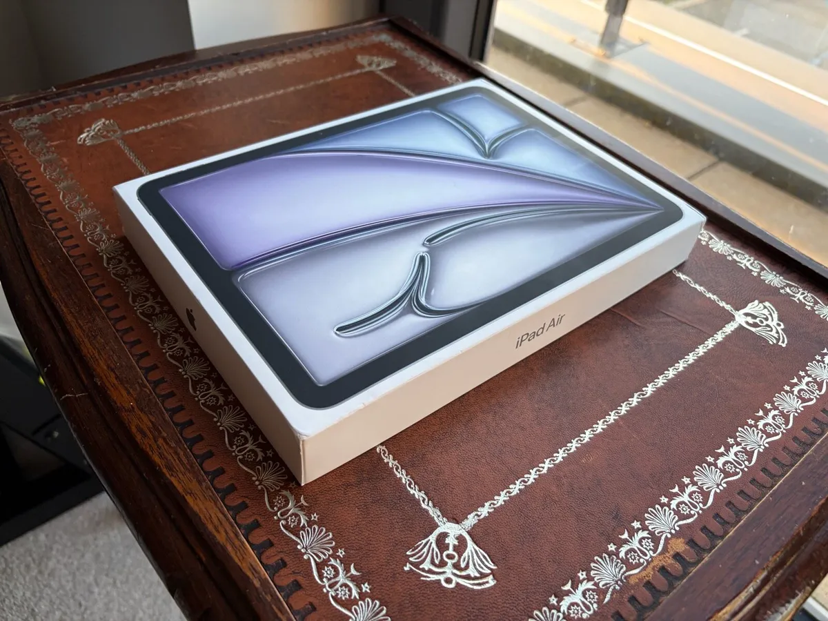 iPad Air M2 256GB WiFi + Cellular - Image 2
