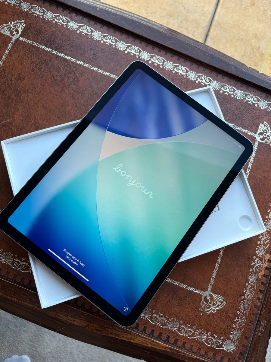 iPad Air M2 256GB WiFi + Cellular - Image 1