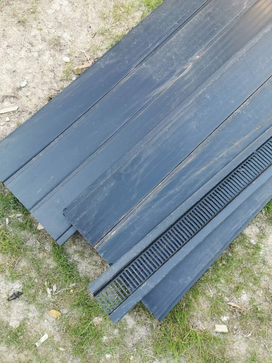 Soffit and vent - Image 4