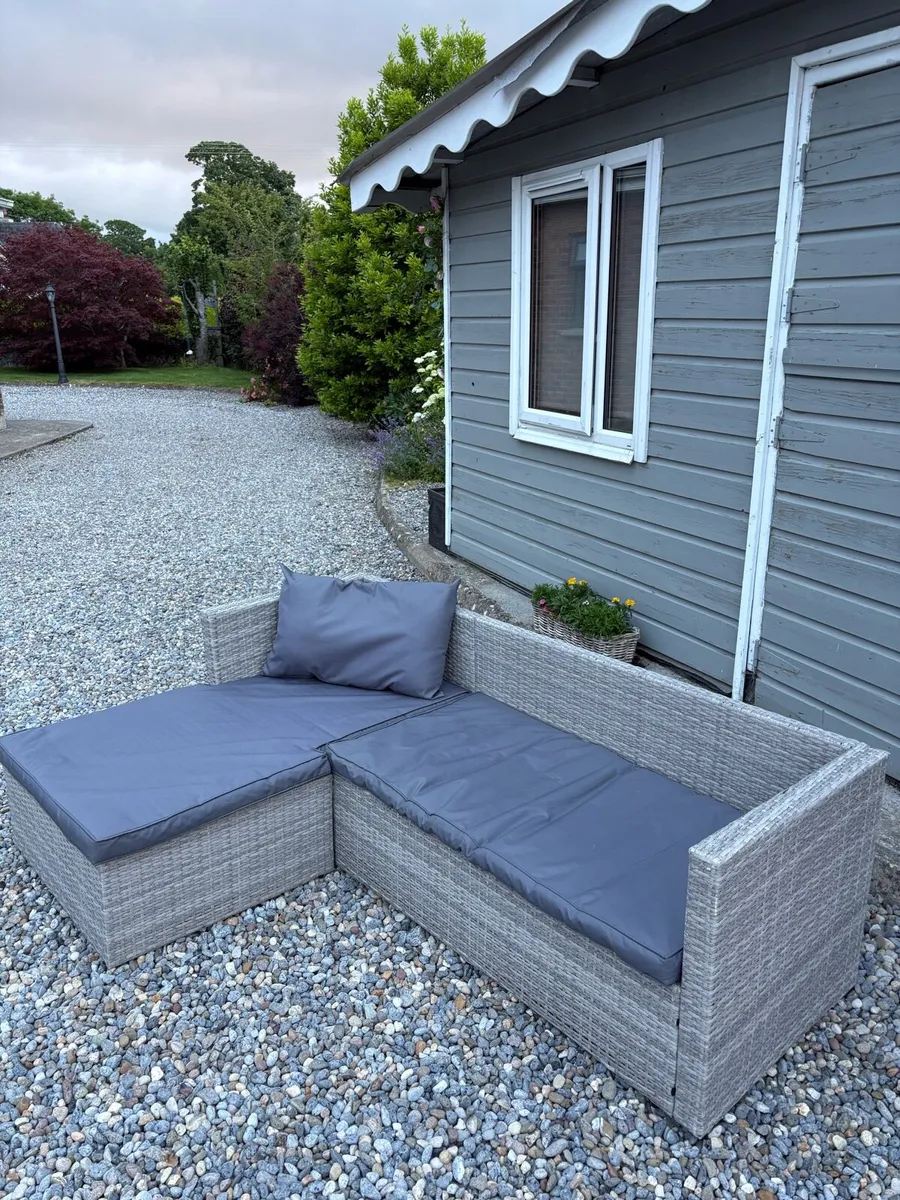 Garden furniture - Image 1