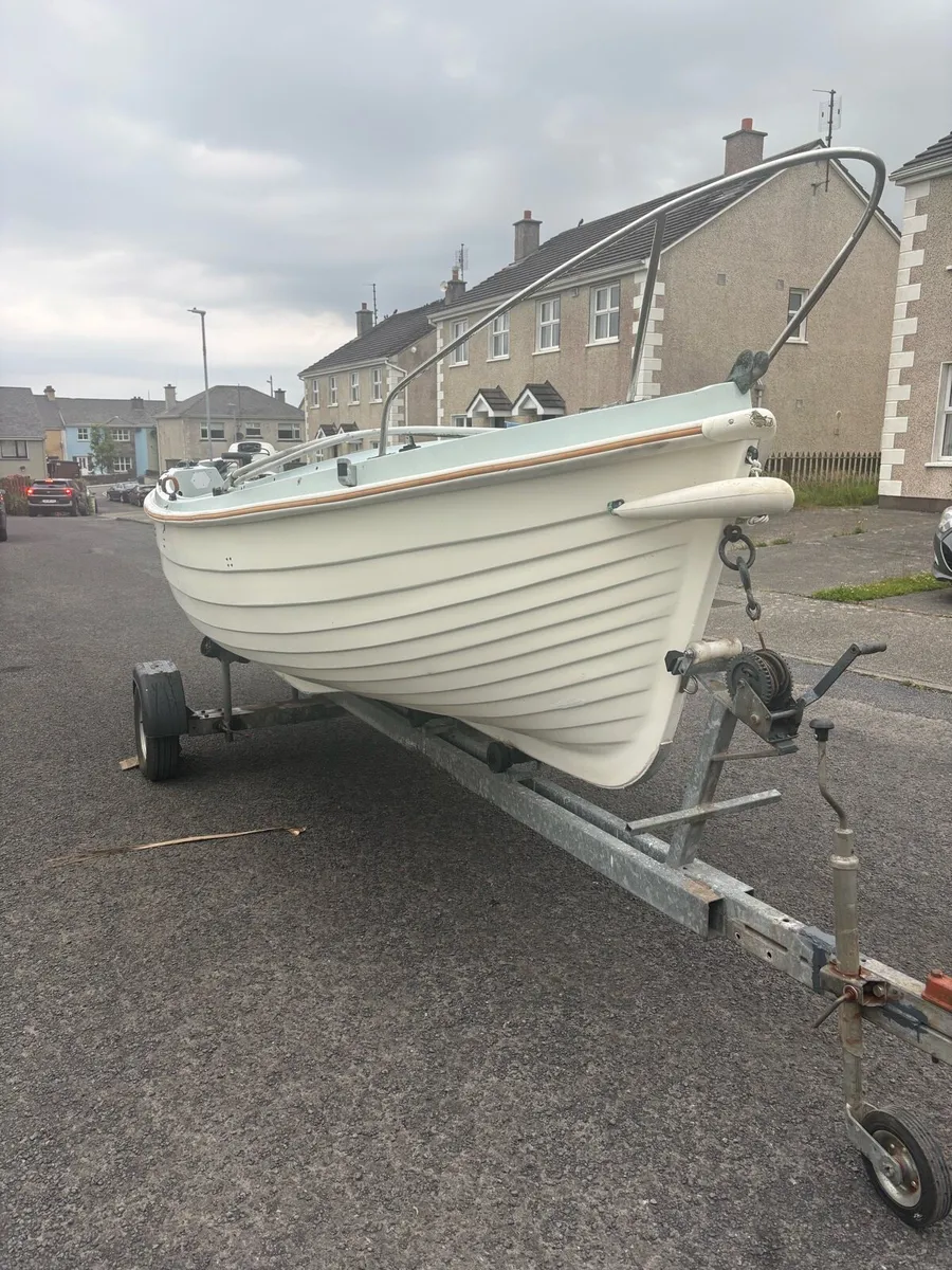 16 Foot Fibre Glass Boat For Sale - Image 1