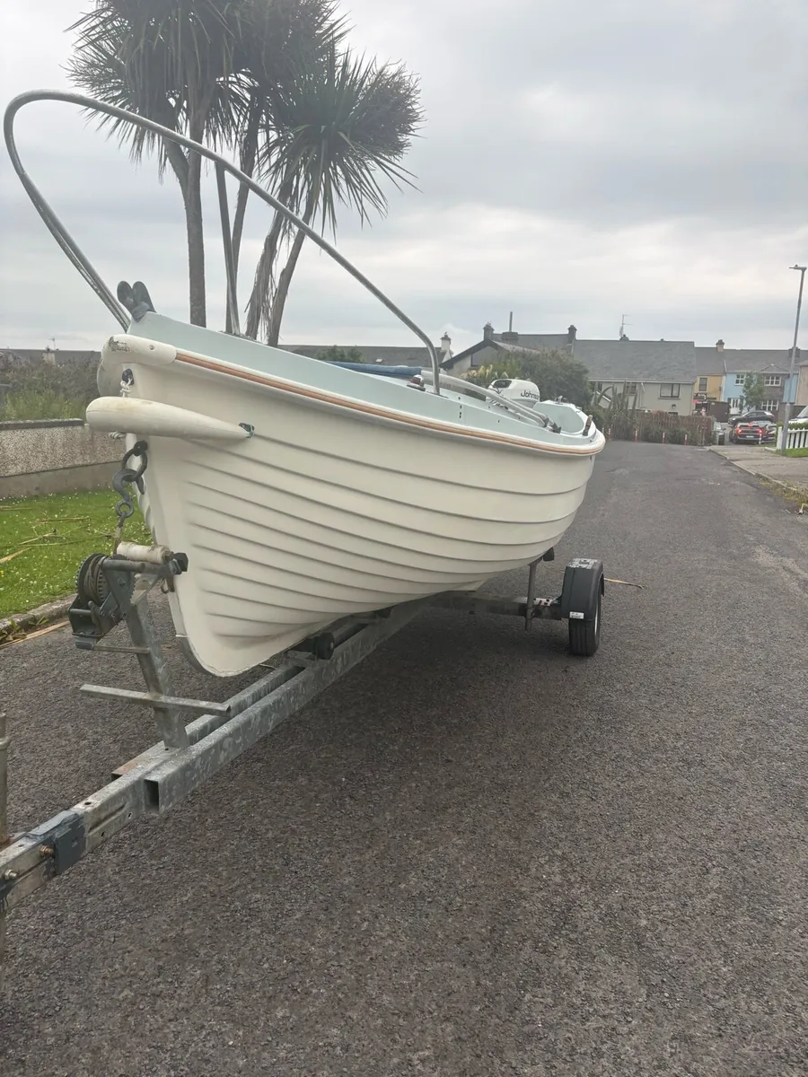 16 Foot Fibre Glass Boat For Sale - Image 2