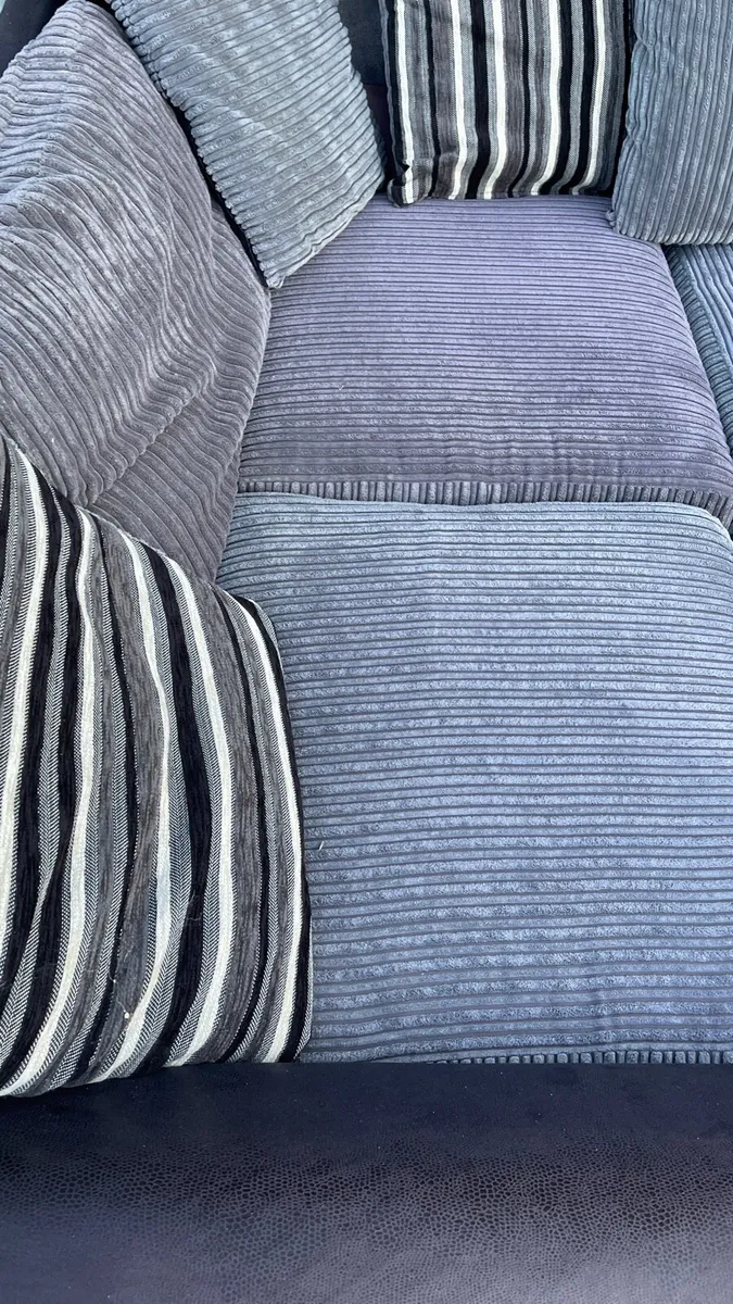 Nice Corner L sofa + footstool - Image 3