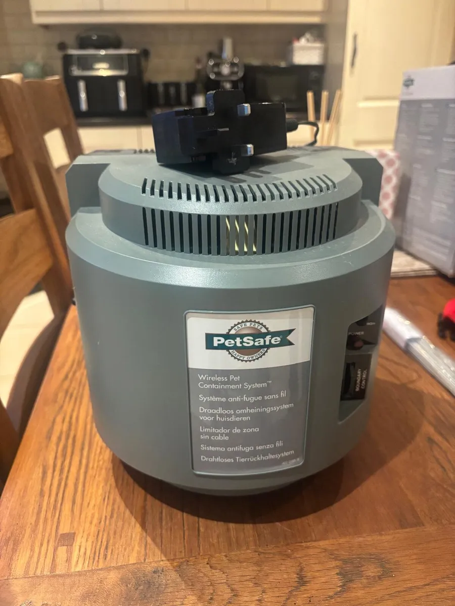 Petsafe dog wireless radio fence. - Image 1