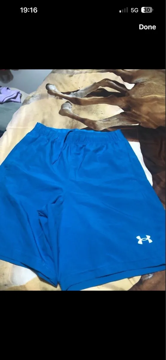 Mens under armour shorts size M €10 - Image 1