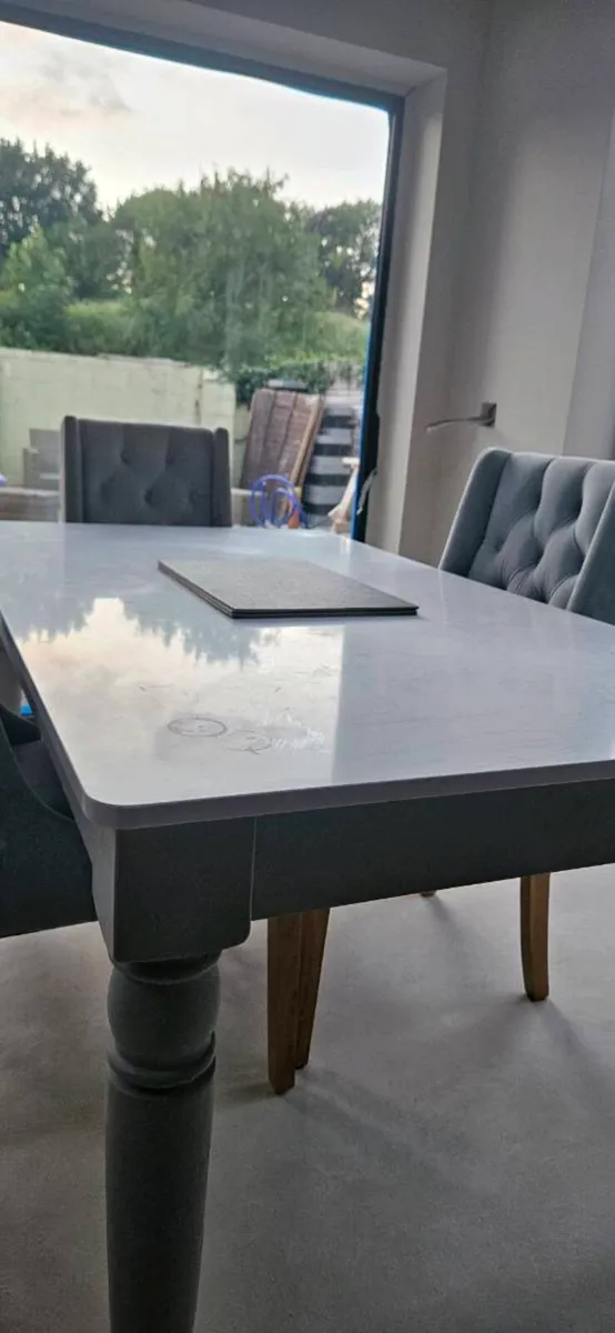 Dining Table & Chairs - Image 4