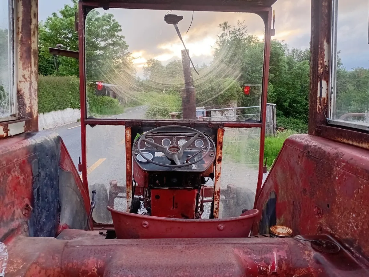 International 674 - Image 4