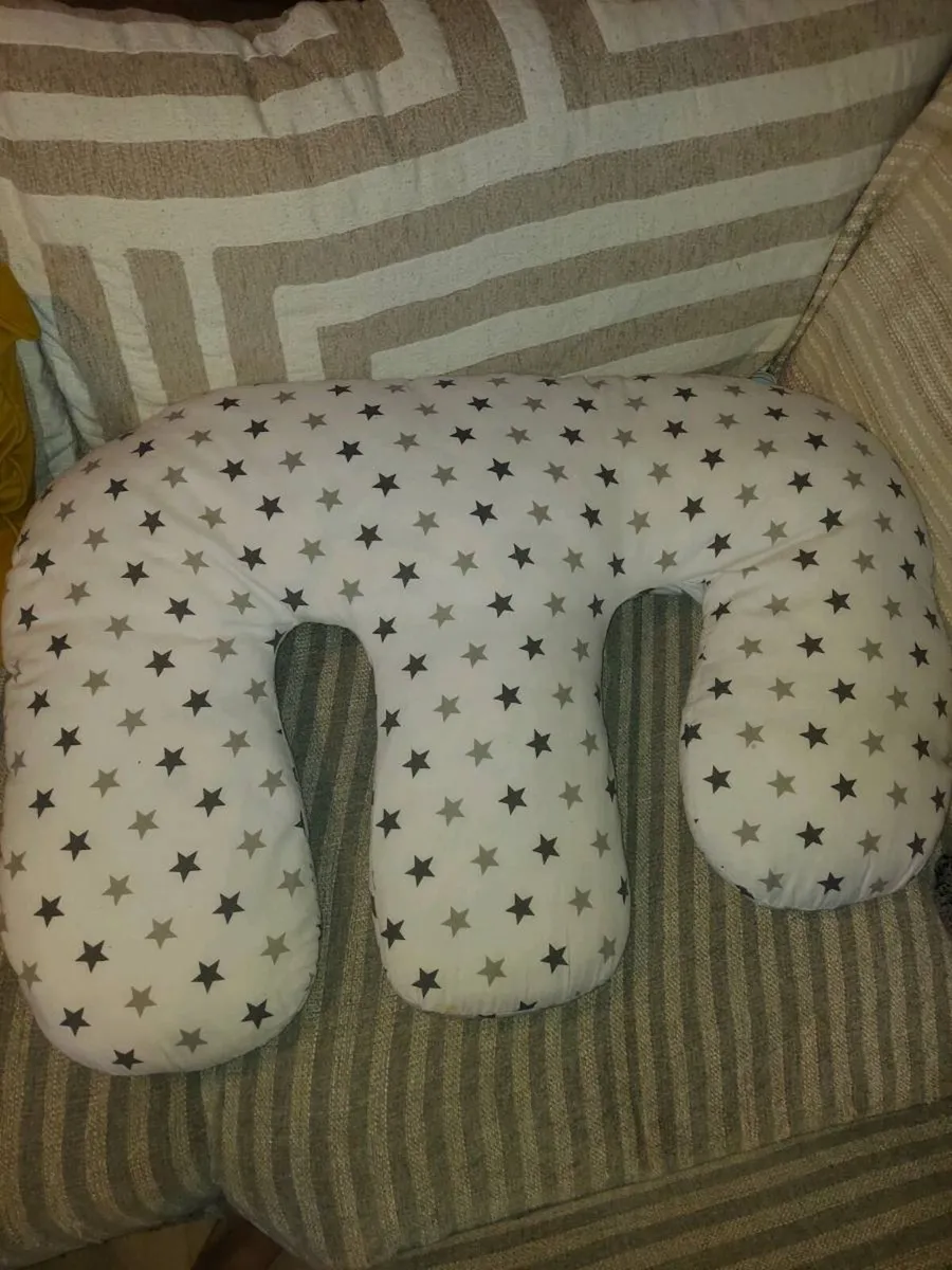 Double feeding pillow