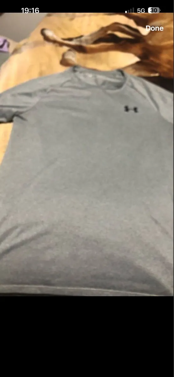 Mens under armour top size S €10 - Image 1