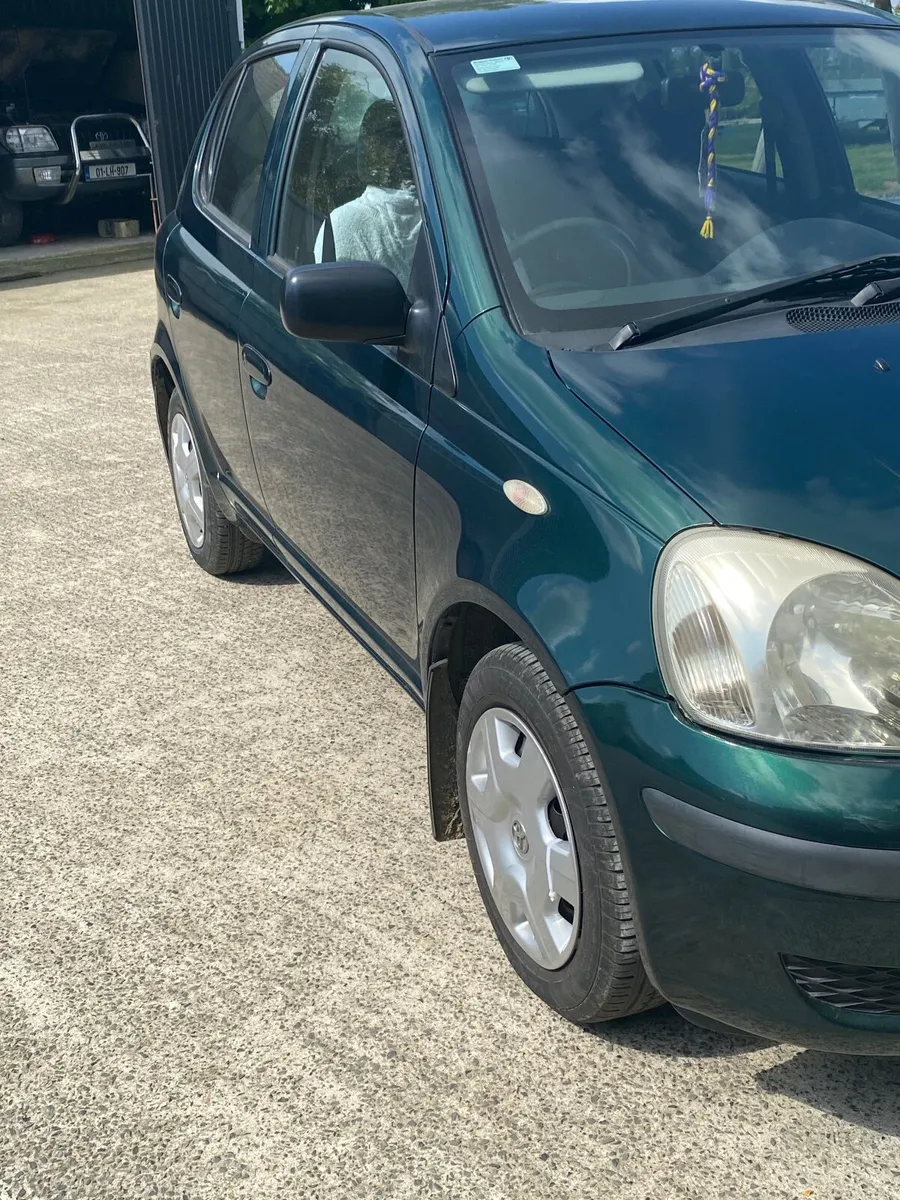 Toyota Yaris 2003 - Image 2
