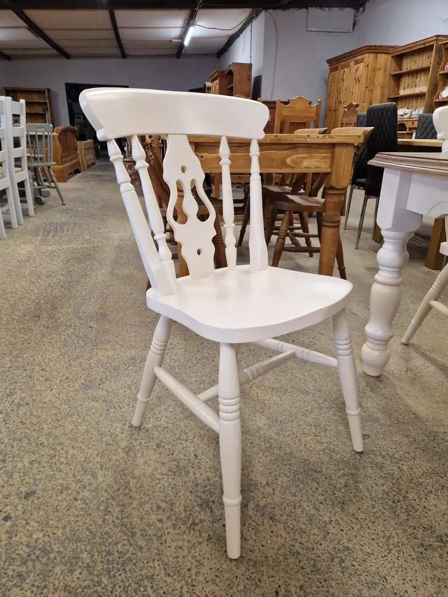 Oak farmhouse table, 6 oak farmhouse chairs - Image 3