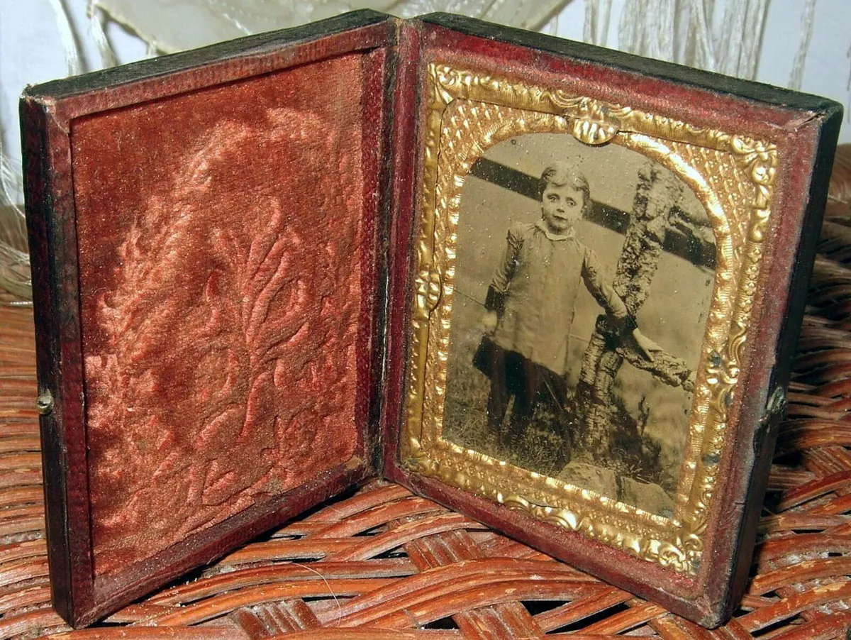 Antique Victorian Portrait In VelvetCase - Image 1