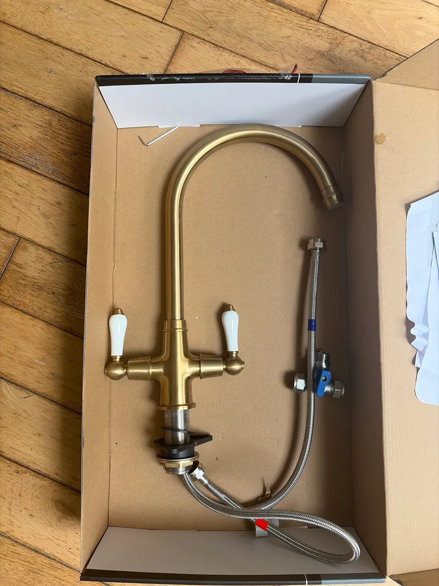 Clearwater Elegance Satin Brass Kitchen Tap - Image 2
