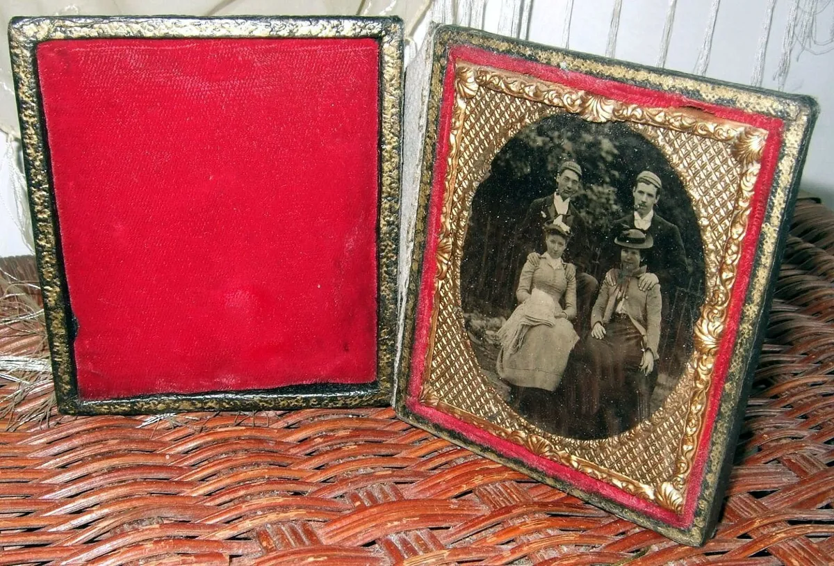 Antique Victorian Tintype Group Photo In Case - Image 2