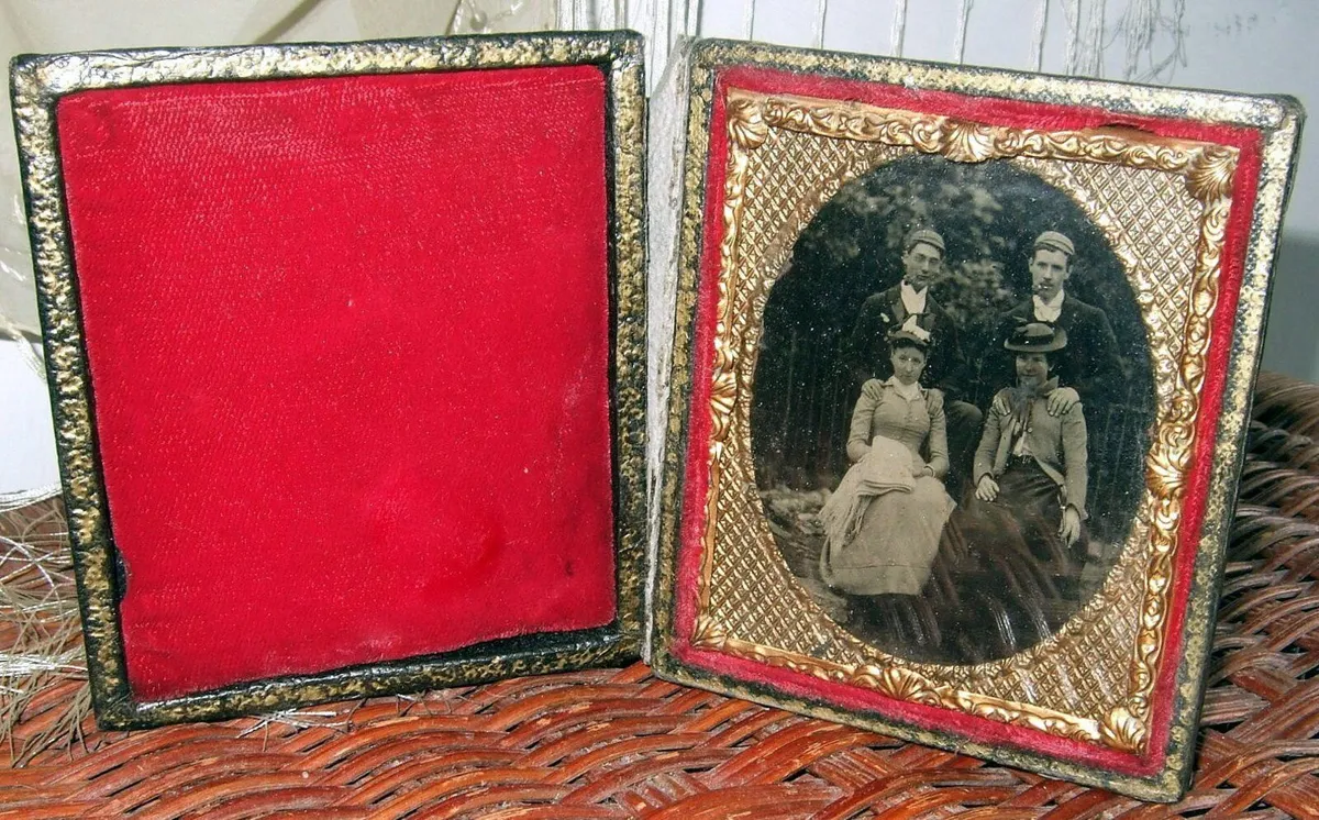 Antique Victorian Tintype Group Photo In Case - Image 3