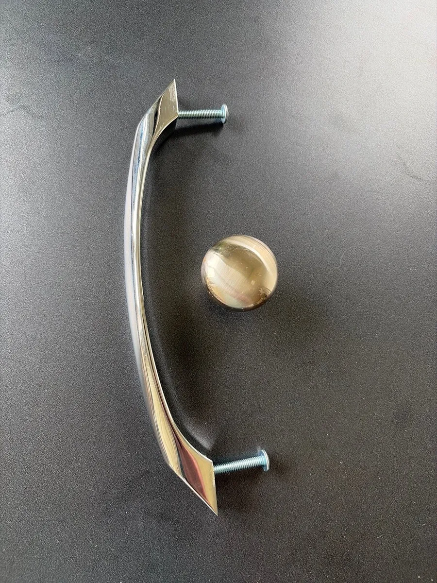 Kitchen Cabinet Handles & Knobs - Chrome €30 ono - Image 1