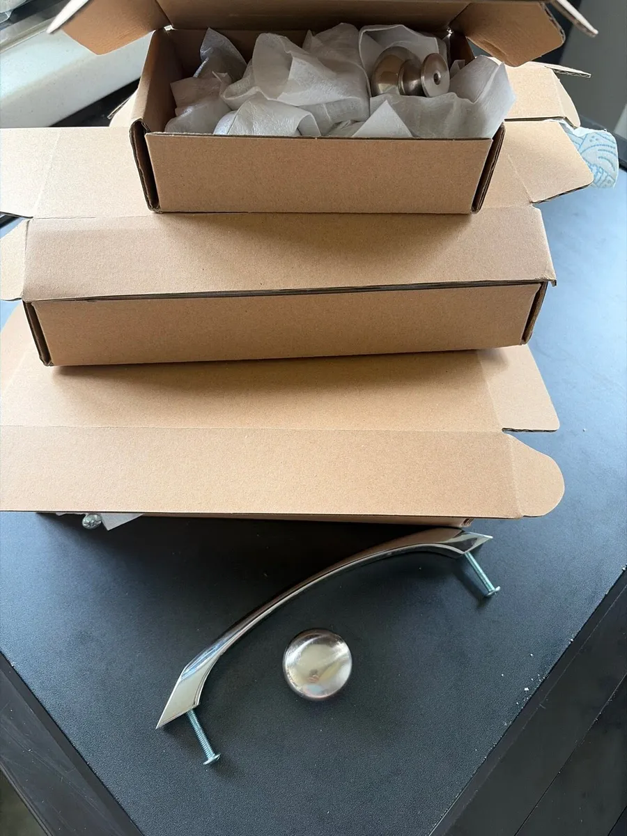Kitchen Cabinet Handles & Knobs - Chrome €30 ono - Image 3