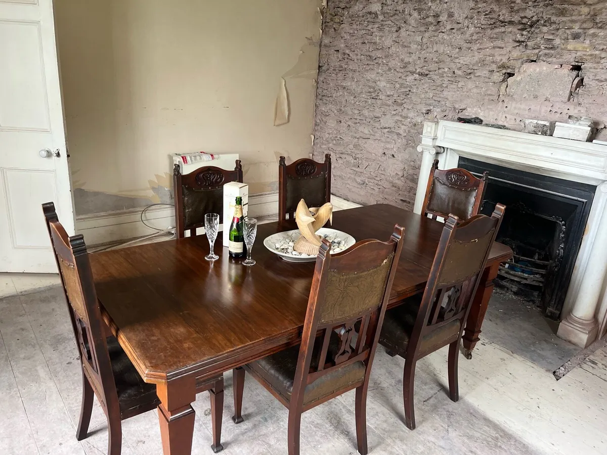Joseph fitter dining table - Image 4