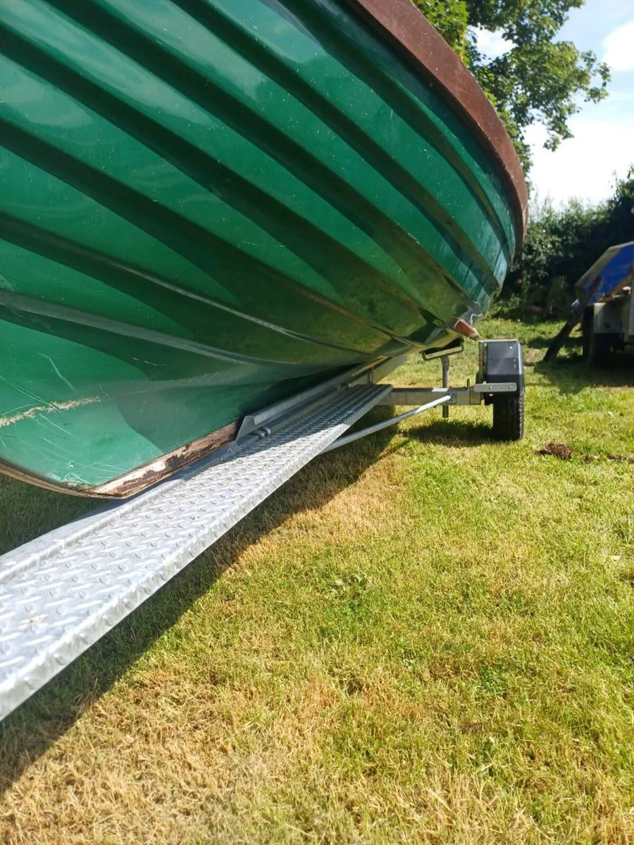 19ft lakeboat trailer and engine - Image 3