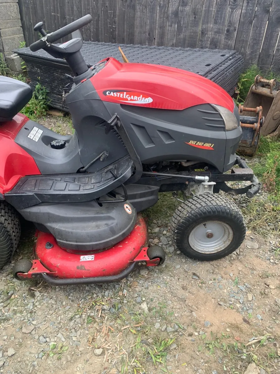Castle garden ride on four wheel drive lawn mower - Image 1
