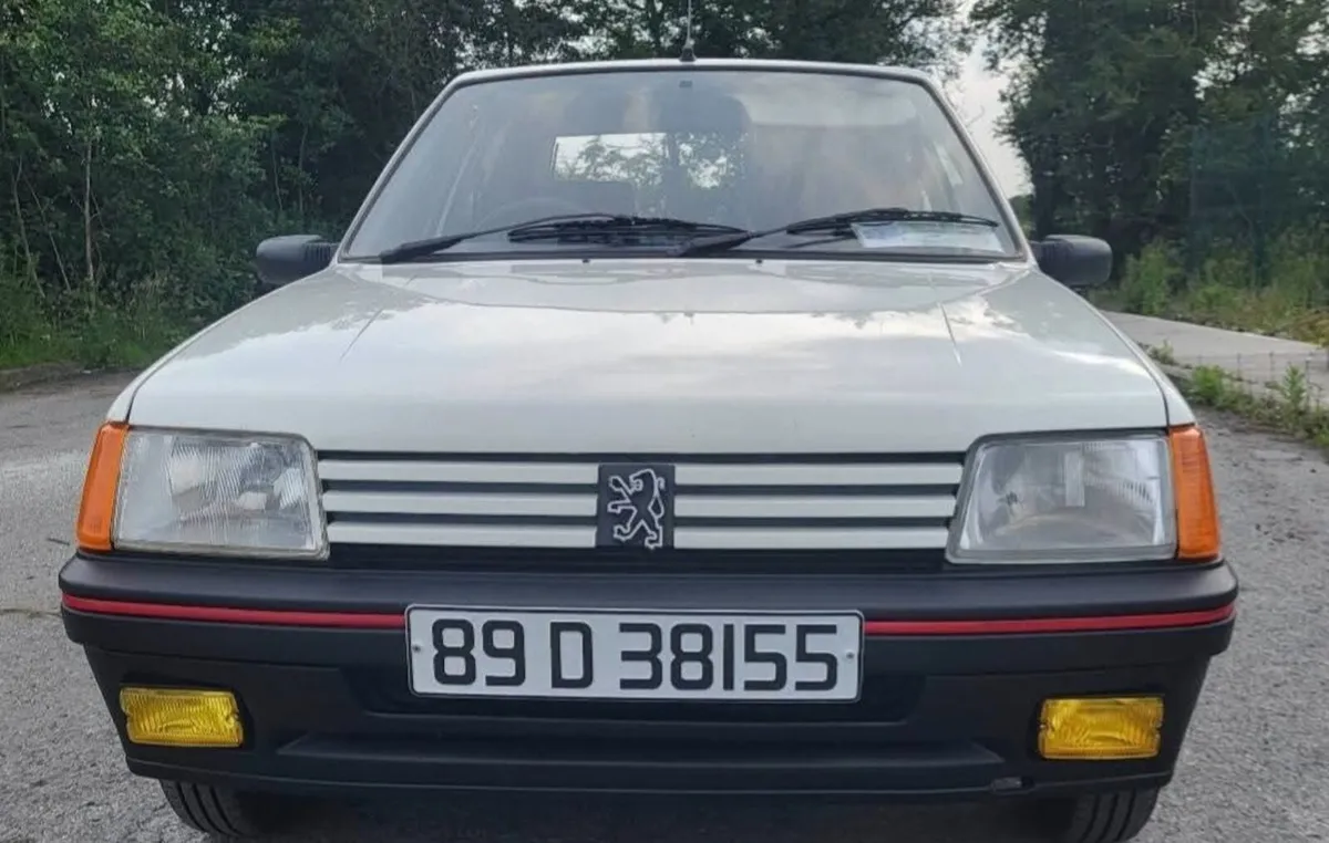 Peugeot 205 1989 - Image 1