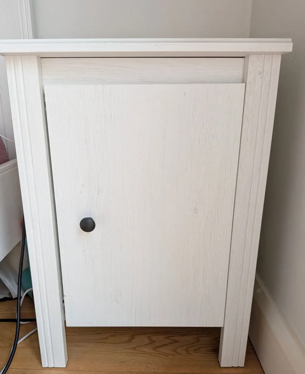 bedside lockers - beautiful & cheap - Image 1