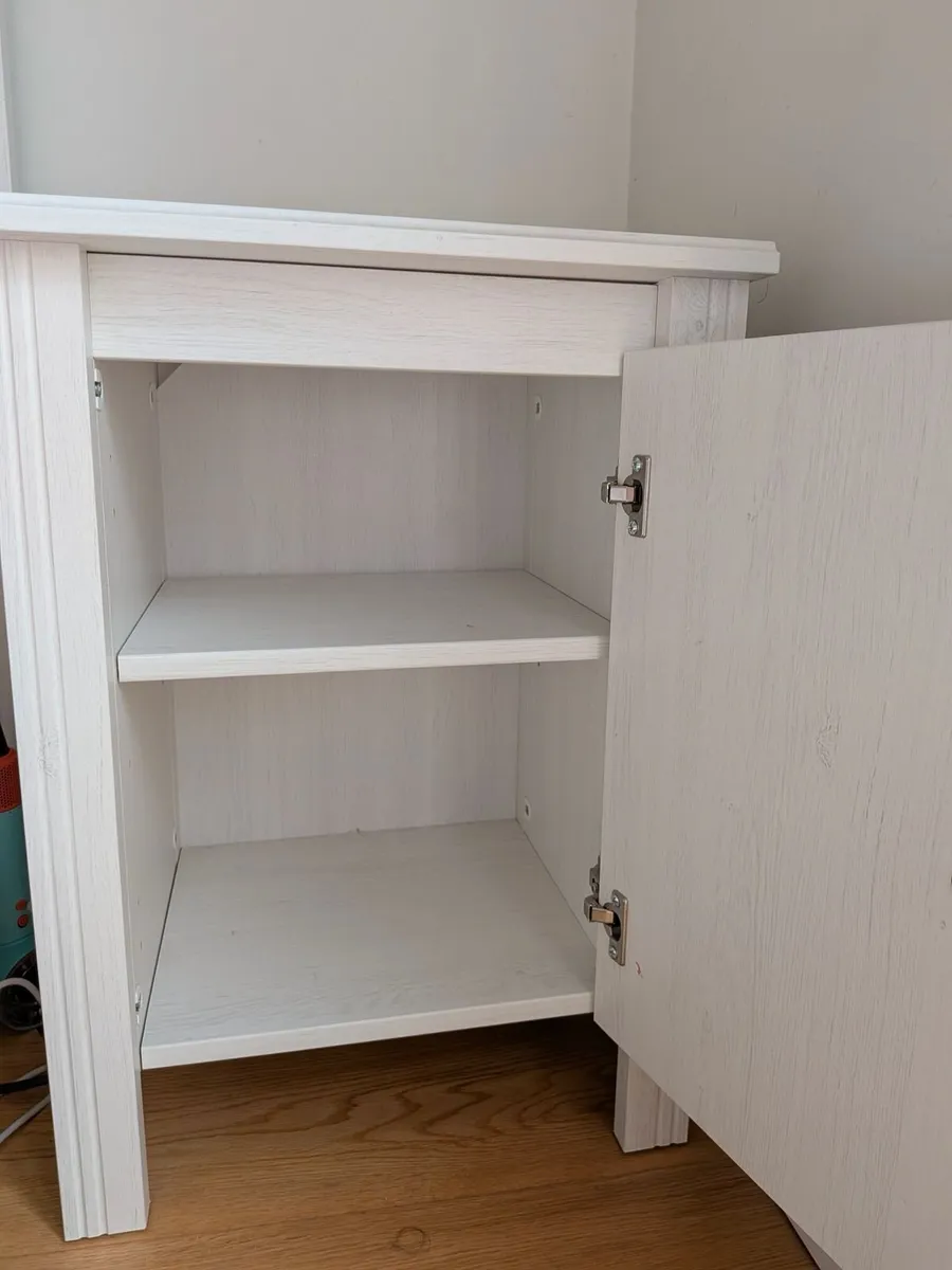 bedside lockers - beautiful & cheap - Image 2