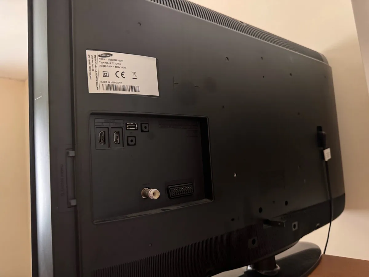 Samsung 32inch LCD TV with original remote - Image 3