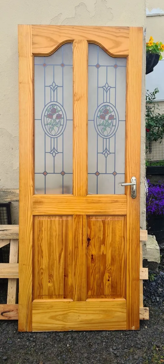 Internal pine doors with decorative glass - Image 2