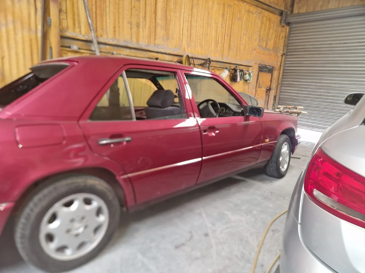 Mercedes-Benz 300e w124 1991 - Image 4