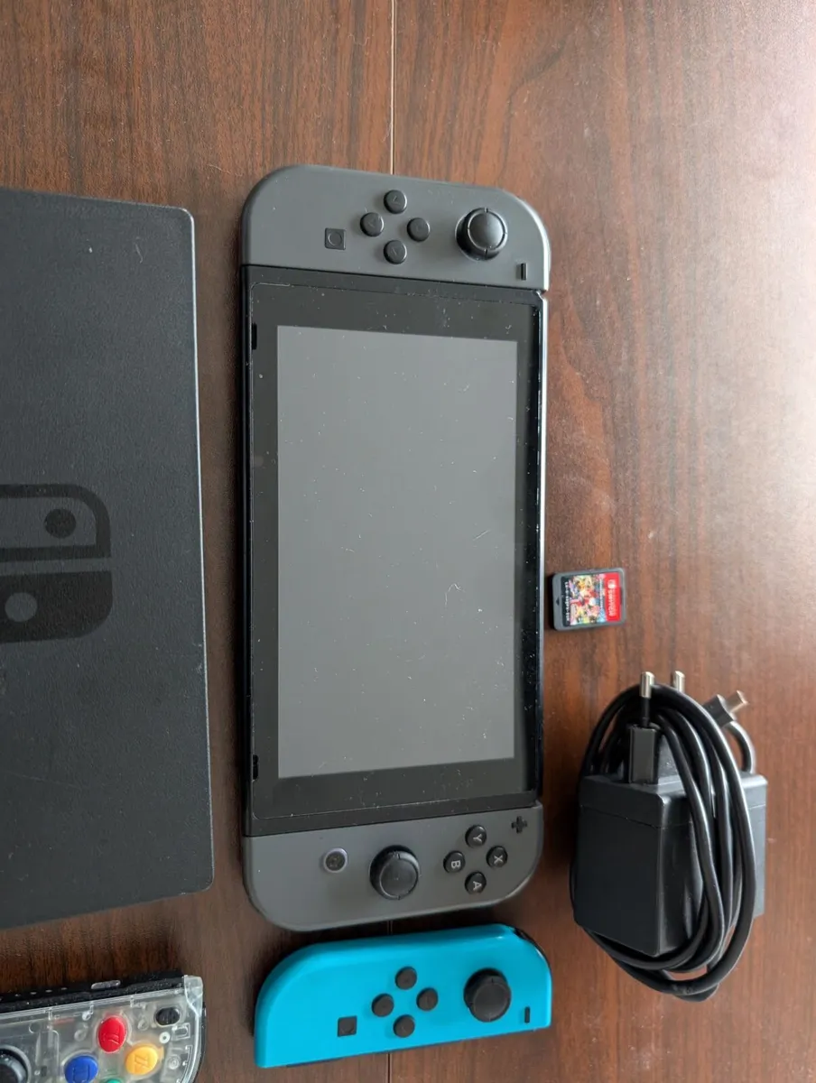 Nintendo Switch with Mario Kart 8 Deluxe - Image 2