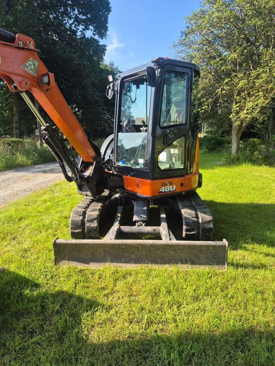 5ton digger - Image 1