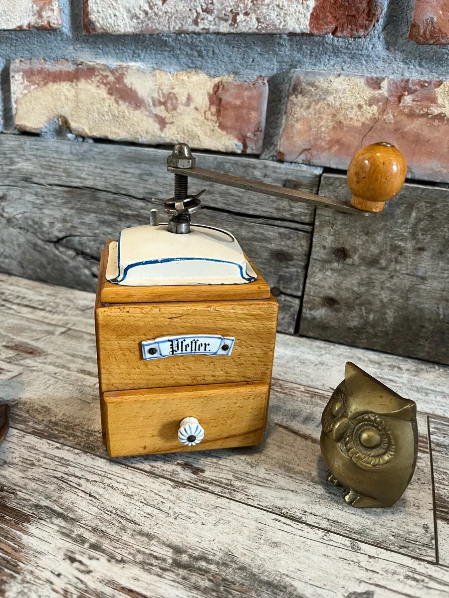 Vintage Coffee grinders - Image 2