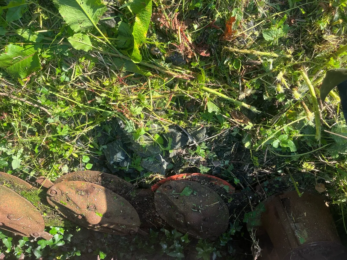 Breaking john deere mower - Image 3