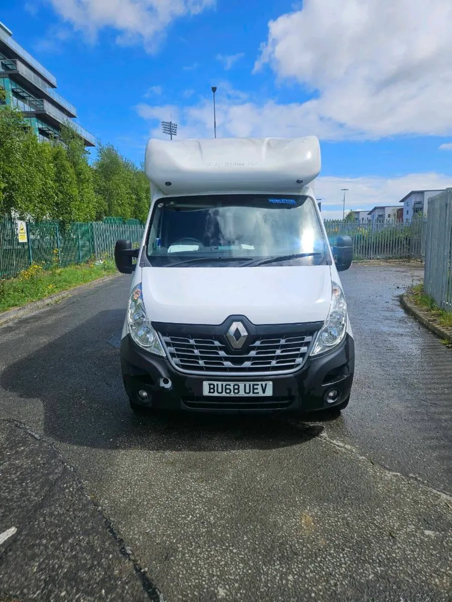182 Renault master luton box van - Image 2